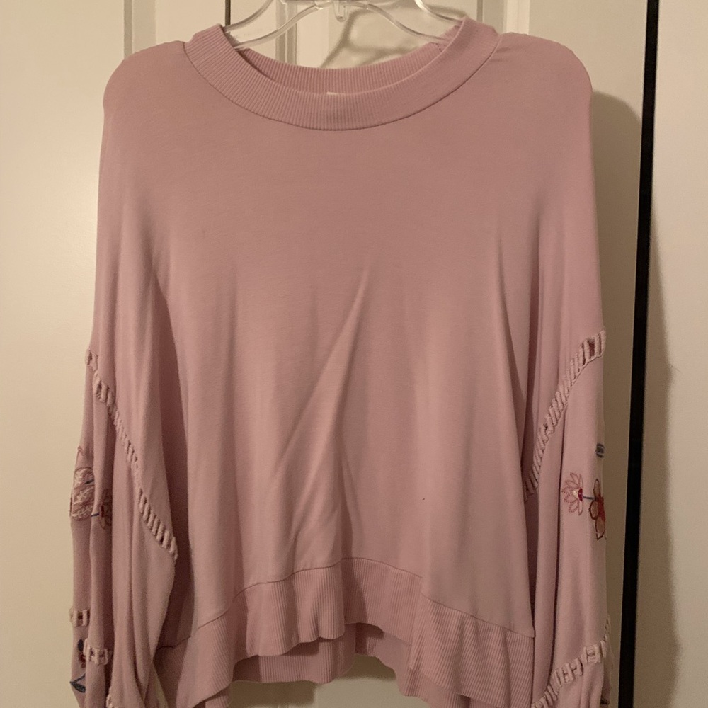 Pink shirt with detail on the arms